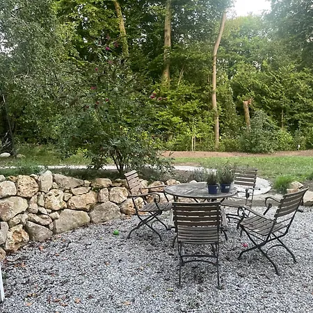 Mit Terrasse Am Waldrand Apartment